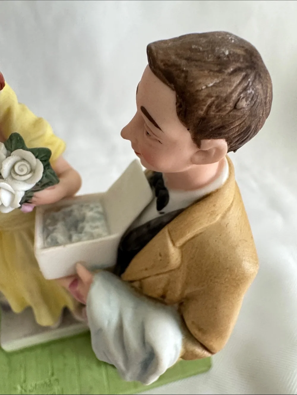 Norman Rockwell Yellow Couple Figurine - Decorative Home Party Accent